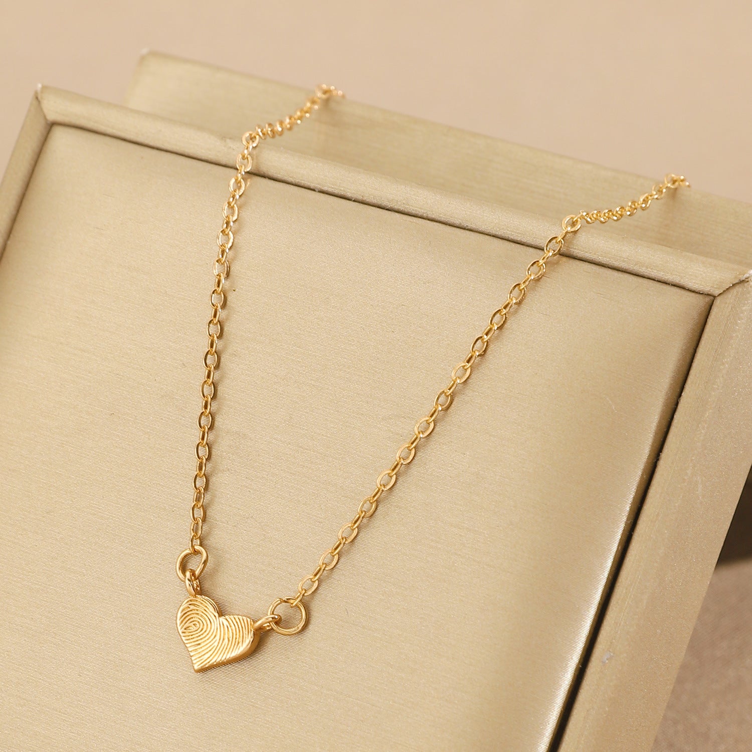 Fashion Simple Niche Design Love Fingerprint Pendant Necklace Women&#039;s All-match Clavicle Chain Extremely Simple Style