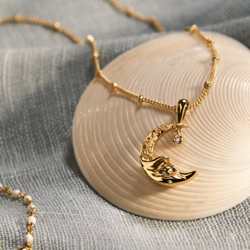 New Necklace Female Golden Moon Pendant Female Zircon Moon Clavicle Chain Female Exquisite Jewelry